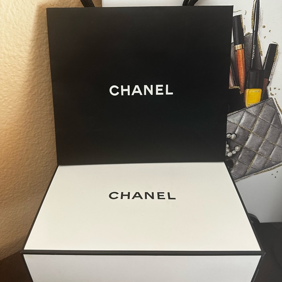 CHANEL Box (5.5x8.75) and Gift Bag (7.5x8.75) New - Picture 1 of 1